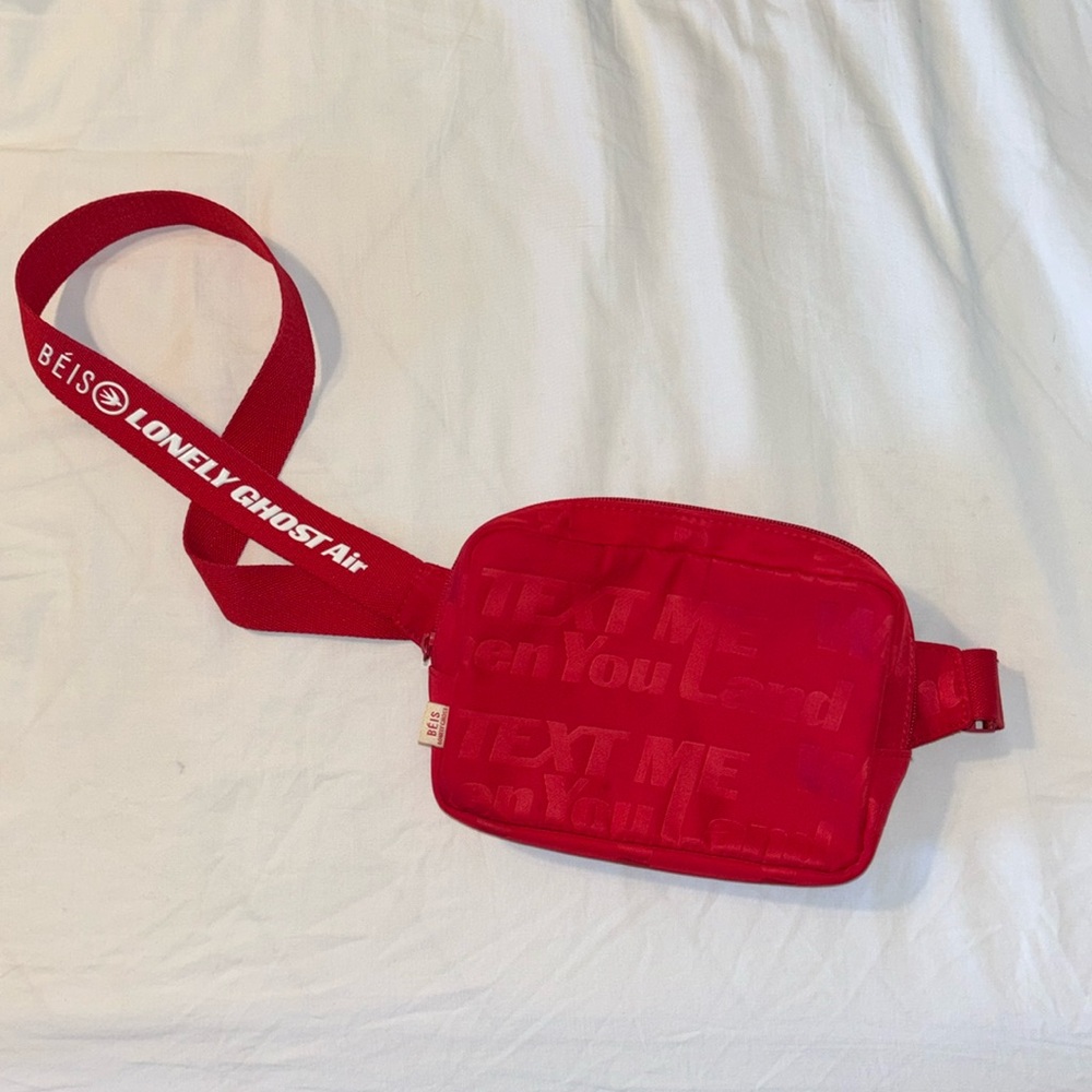BEIS The Belt Bag in Text Me Red